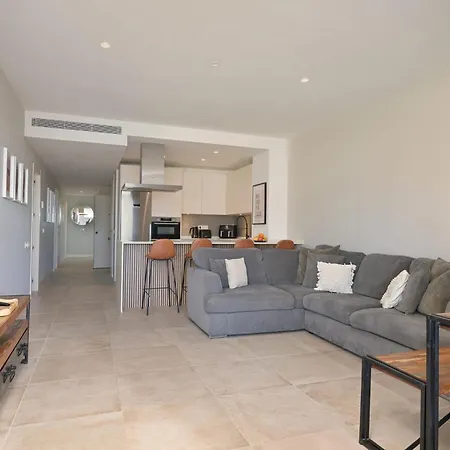 Apartment 3 Bedroom With Private Pool Cala De